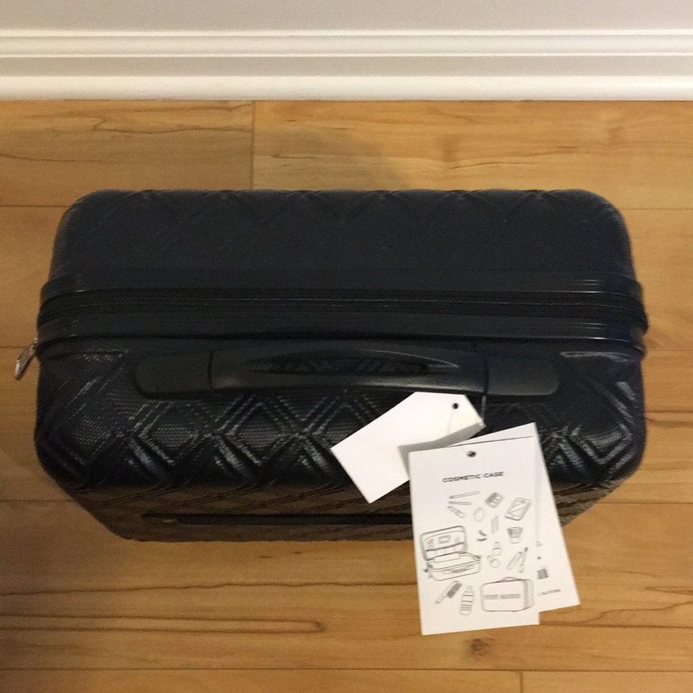 NWT Steve Madden Karisma Cosmetic Case - Picture 3 of 13